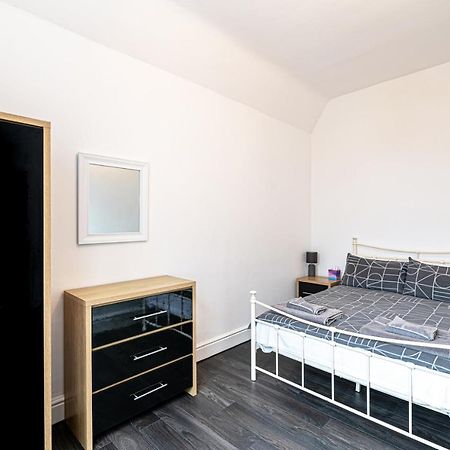 Two Bedroom Holiday Apartment โคลวินเบย์ ภายนอก รูปภาพ