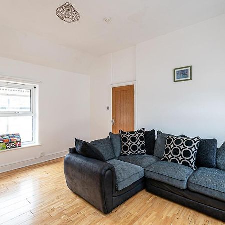 Two Bedroom Holiday Apartment โคลวินเบย์ ภายนอก รูปภาพ