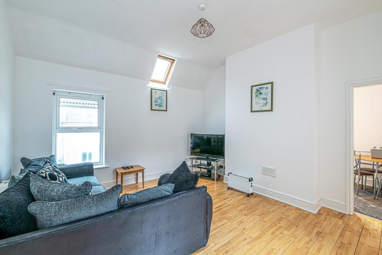 Two Bedroom Holiday Apartment โคลวินเบย์ ภายนอก รูปภาพ