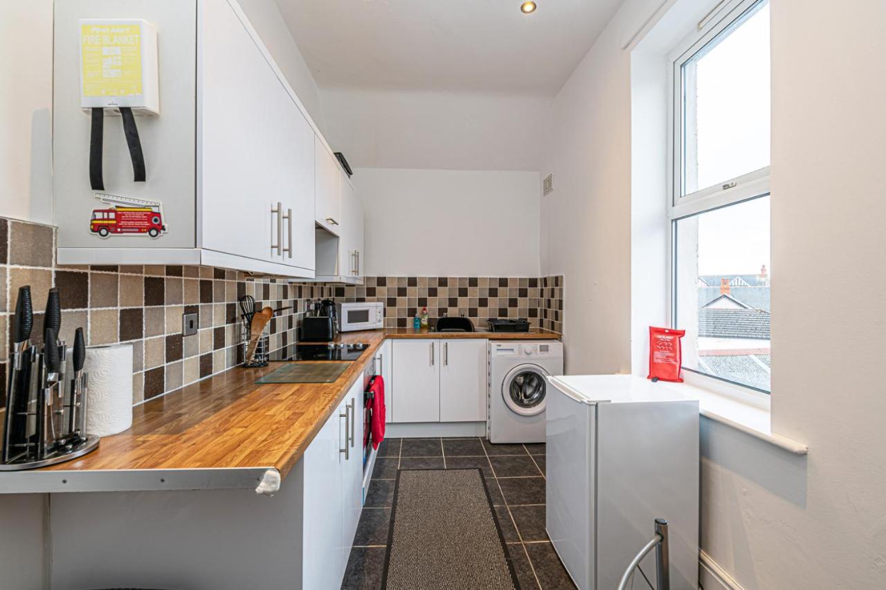 Two Bedroom Holiday Apartment โคลวินเบย์ ภายนอก รูปภาพ